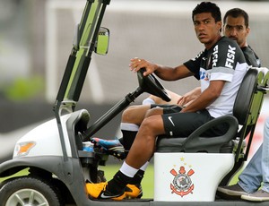 Paulinho e Danilo treino Corinthians (Foto: José Patrício / Ag. Estado)