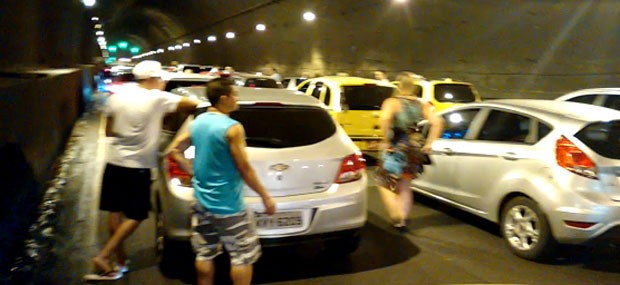 Tiroteio assustou motoristas no Túnel Rebouças (Foto: Zilmar Sebastião / Arquivo Pessoal)