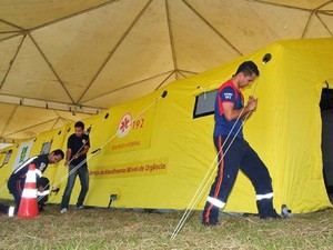 Tenda montada em São Sebastião, no DF, de atenção à dengue (Foto: Tony Winston/Agência Brasília)