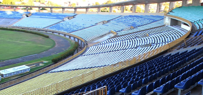 Estádio Albertão, em Teresina (PI) (Foto: Emanuele Madeira/GloboEsporte.com)