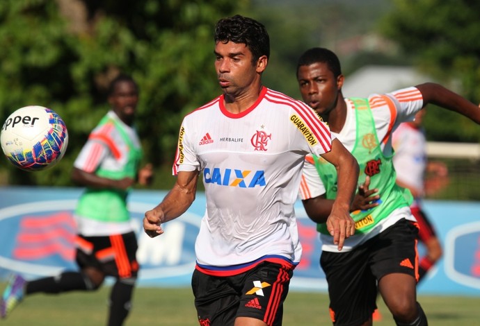 Eduardo da Silva no treino do Flamengo (Foto: Gilvan de Souza / Flamengo)