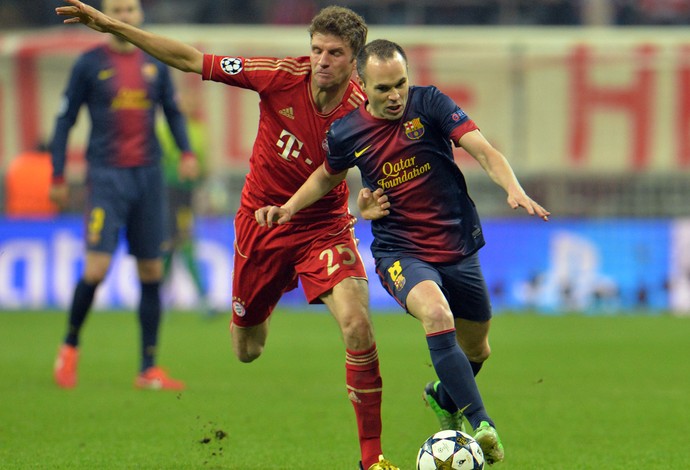 Iniesta e Mueller, Bayern de Munique x Barcelona (Foto: AP)