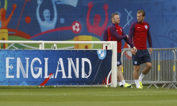 Rooney e Kane no treino da Inglaterra na Eurocopa (Foto: Reuters/Lee Smith)