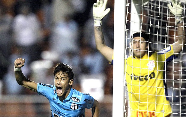 Neymar comemora gol do Santos contra o Corinthians (Foto: Nelson Antoine / AP)