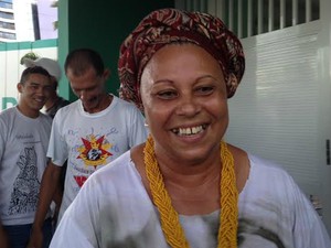 Mãe Neide diz que se sente feliz pela escola ter falado sobre a cultura Afro-Brasileira. (Foto: Michelle Farias/G1)