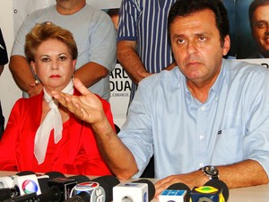 Carlos Eduardo falou da vitória ao lado da ex-governadora Wilma de Faria, sua vice eleita (Foto: Ricardo Araújo/G1)