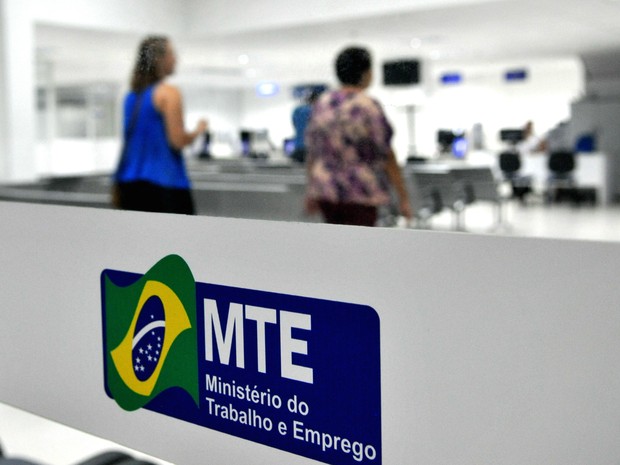 Resultado de imagem para desemprego chega