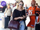 Look do dia: Candice Swanepoel deixa barriguinha à mostra em LA