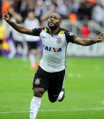 Biomecânico de Vagner Love destaca orgulho com artilheiro do Corinthians