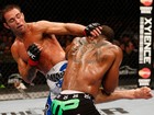 Jake Shields vence
Tyron Woodley em
decisão polêmica (Getty Images) Jake Shields vence
Tyron Woodley em
decisão polêmica (Getty Images)