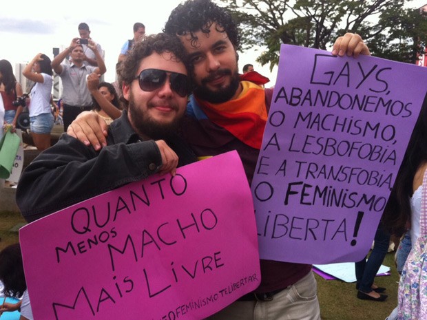 Homossexuais também protestaram na Marcha das Vadias (Foto: Rafaela Céo / G1)
