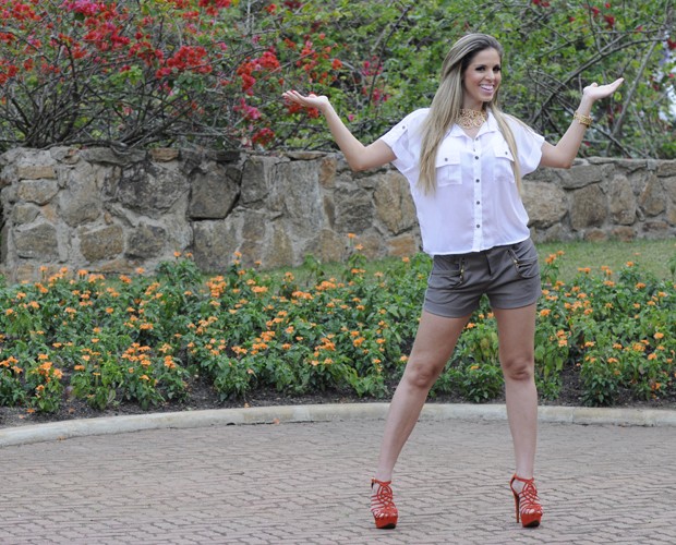 A bailarina conta que sua cidade, Amparo (SP), está na torcida! (Foto: Domingão do Faustão / TV Globo)