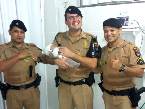 Antes de chegar ao hospital, bebê começou a respirar.  (Foto: Divulgação/Polícia Militar)