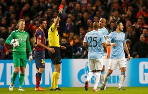Demichelis expulsão cartão vermelho, Manchester City x Barcelona (Foto: Reuters)