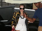 Miley Cyrus usa shortinho e deixa pernas à mostra em Nova York