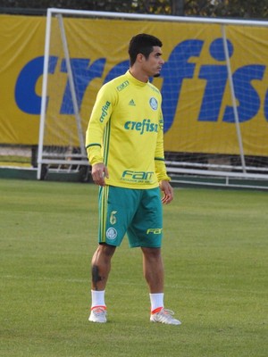 Egídio aparece em campo, mas Cuca mantém mistério no Palmeiras