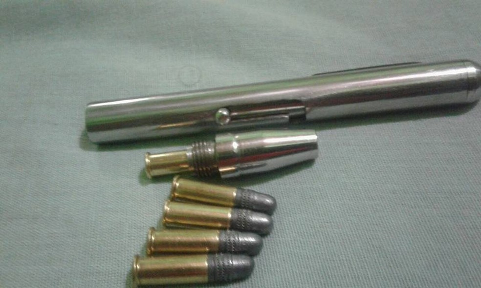 Caneta porta munições similares a de um revólver (Foto: SSPDS/Divulgação)