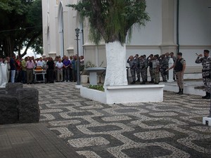 PM foi enterrado com honras militares (Foto: Henrique Mendes/G1)