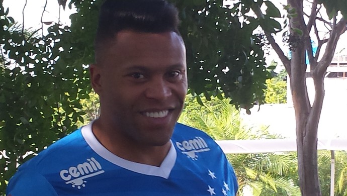 Júlio Baptista, meia do Cruzeiro (Foto: Gustavo Aleixo)