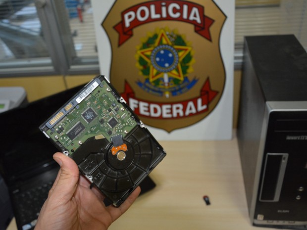 Polícia Federal apareende materiais em busca de pornografia infantil (Foto: Divulgação / Polícia Federal)
