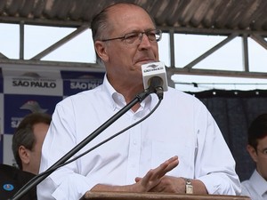 Alckmin durante discurso em cidade no noroeste paulista (Foto: Reprodução/TV TEM)