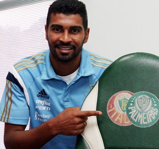 Thiago Santos treina na Academia; reservas fazem trabalho físico em BH