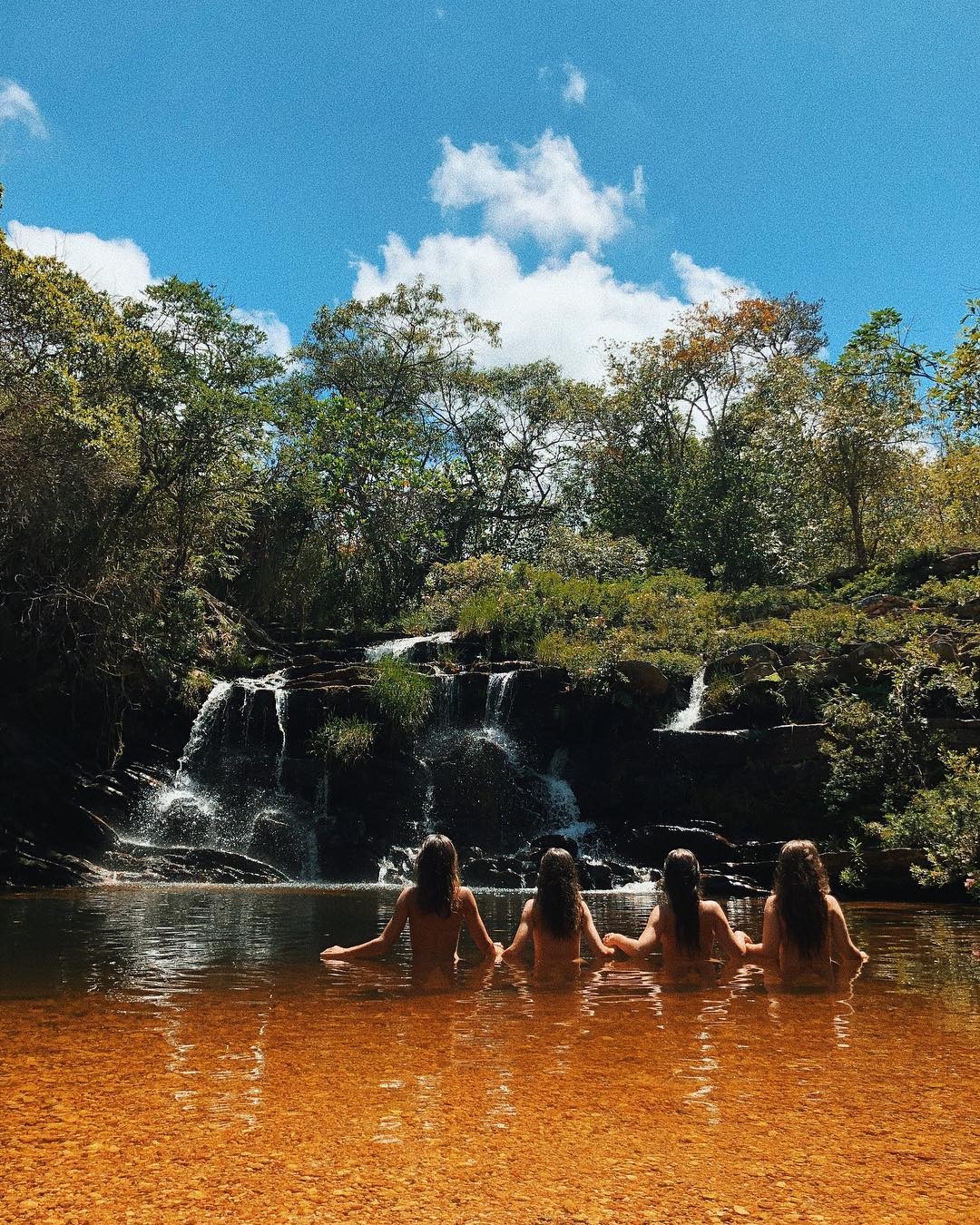 Duda Rodrigues, nova namorada de Tiago Iorc, com amigas (Foto: Reprodução/Instagram) Duda Rodrigues, nova namorada de Tiago Iorc, com amigas (Foto: Reprodução/Instagram)