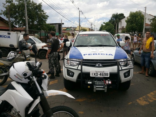 Chacina deixou mortos e feridos em Gravataí (Foto: Josmar Leite/RBS TV) Chacina deixou mortos e feridos em Gravataí (Foto: Josmar Leite/RBS TV)