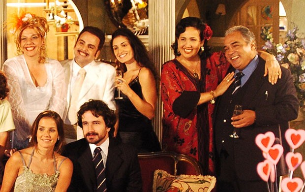 Guilherme Karam com parte do elenco em América (Foto: TV Globo / Renato Rocha Miranda)