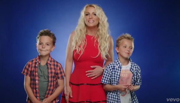 Britney Spears com os filhos (Foto: Youtube / Reprodução)