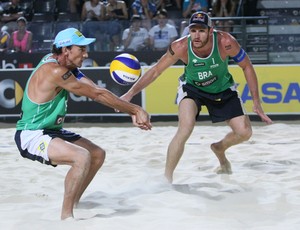 Alison e Emanuel semifinal em Roma vôlei de praia (Foto: Divulgação/FIVB)