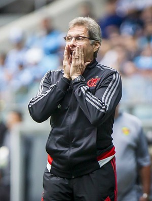 Oswaldo de Oliveira durante Fla x Grêmio (Foto: JEFERSON GUAREZE/FUTURA PRESS/FUTURA PRESS/ESTADÃO CONTEÚDO)