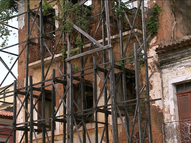Casarões no Centro Histórico da capital apresentam riscos de desabamento (Foto: Reprodução/TV Mirante)