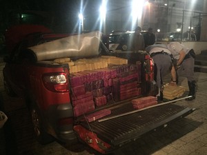 Maconha apreendida estava em carro dentro de motel em São Carlos (Foto: Camila Silveira/ EPTV) Maconha apreendida estava em carro dentro de motel em São Carlos (Foto: Camila Silveira/ EPTV)