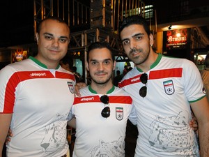 Amigos iranianos querem apoio da torcida brasileira (Foto: Raquel Freitas/G1)