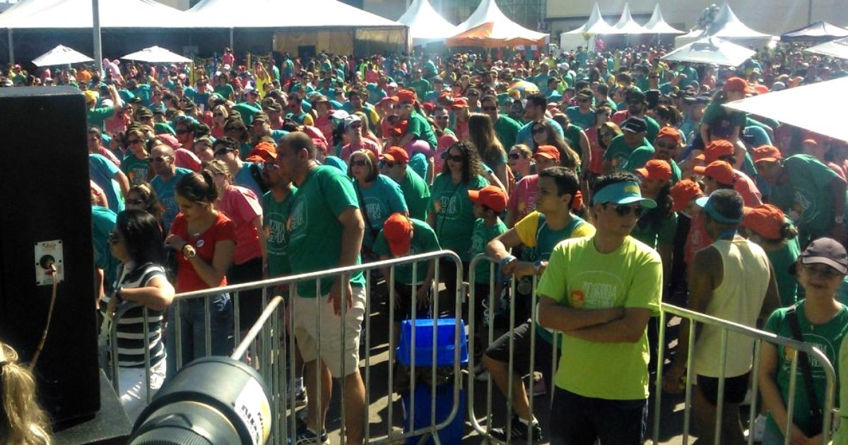 G1 Milhares De Pessoas Participam Da Corrida Pela Vida De Porto Alegre Notícias Em Rio 0159