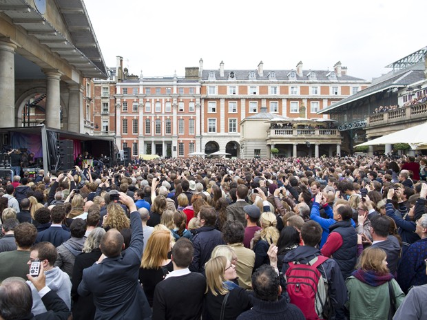 Paul McCartney faz show surpresa em Londres para cerca de 2 mil pessoas (Foto: Justin Tallis/AFP) Paul McCartney faz show surpresa em Londres para cerca de 2 mil pessoas (Foto: Justin Tallis/AFP)