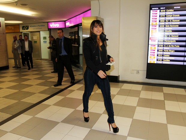 Sabrina Sato em aeroporto em São Paulo (Foto: Guilherme Henrique/ Foto Rio News)