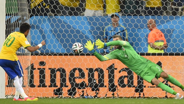 AO VIVO: Oscar faz 3 a 1 para o Brasil (AO VIVO: Oscar faz 3 a 1 para o Brasil (AO VIVO: de pênalti, Neymar faz 2 a 1 (Fabrice Coffrini/AFP)))