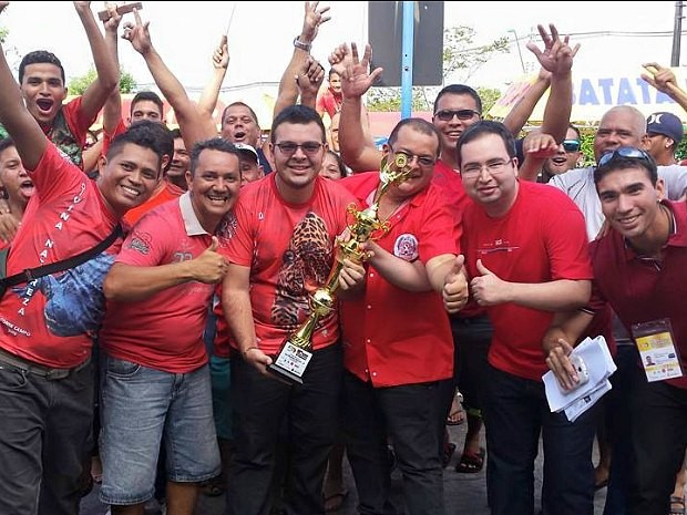 Membros do bumbá comemoraram a vitória no 59º Festival Folclórico do AM  (Foto: Divulgação/SEC)