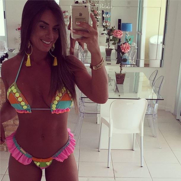 EGO De biquíni Nicole Bahls mostra bronzeado em selfie notícias de