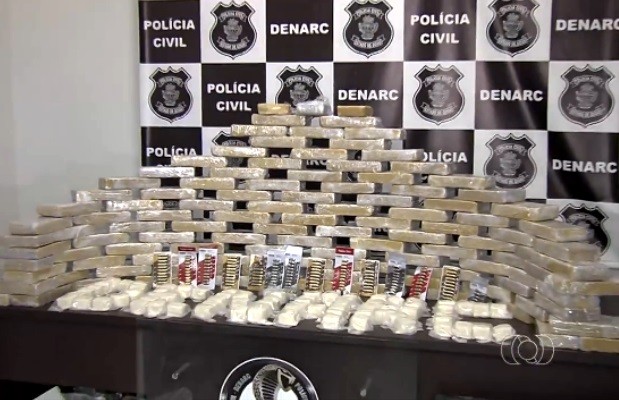 Polícia fecha laboratório de droga com itens avaliados em R$ 1,5 milhão em Goiânia, Goiás (Foto: Reprodução/TV Anhanguera)