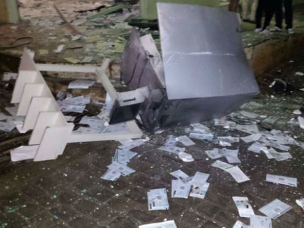 G1 Agência Fica Destruída Após Explosão De Caixa Eletrônico Em Mg Notícias Em Zona Da Mata