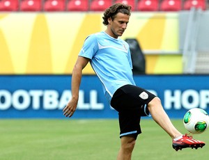 Forlán treino Uruguai (Foto: AP)