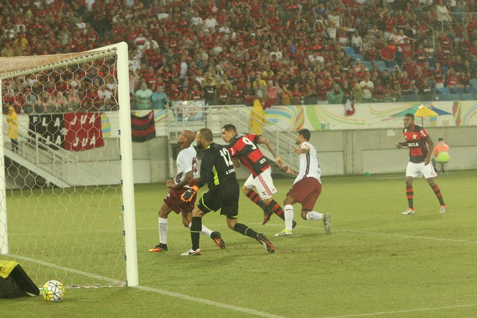 Volta em 37 bolas Guerrero finaliza pouco faz pivô e retorna bem ao Fla