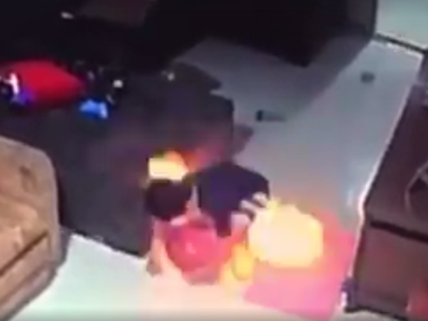 Vídeo mostra balão explodindo em Itumbiara, Goiás (Foto: Reprodução/TV Anhanguera)