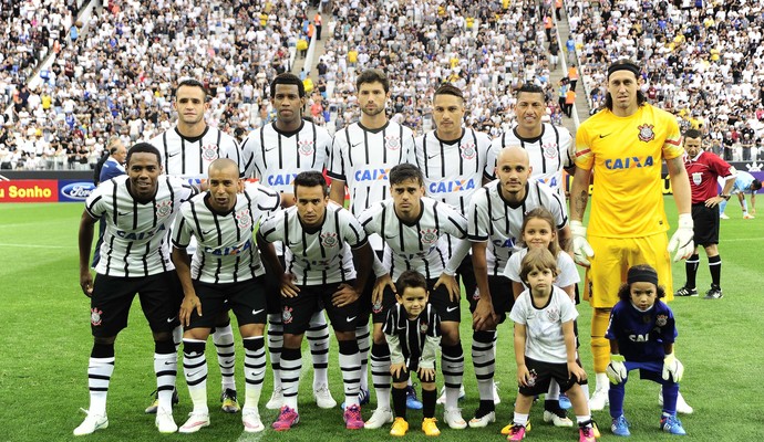 Corinthians posado (Foto: Marcos Ribolli)