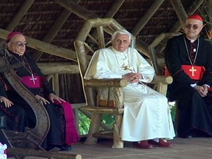 Papa Bento XVI visita fazenda de recuperação Nova Esperança em Guaratinguetá - SP (Foto: TV Vanguarda)