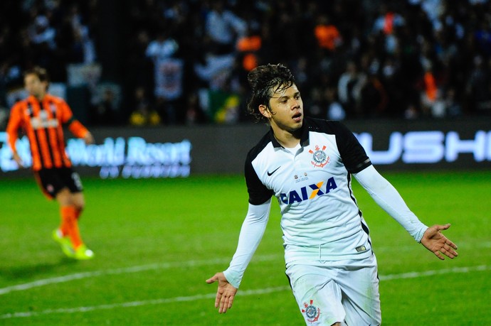 Com dois gols de Romero, Corinthians bate o Shakhtar na 1ª vitória do ano