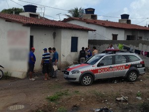 Homem é assassinado e mulher é baleada em Cabedelo  (Foto: Walter Paparazzo/G1)